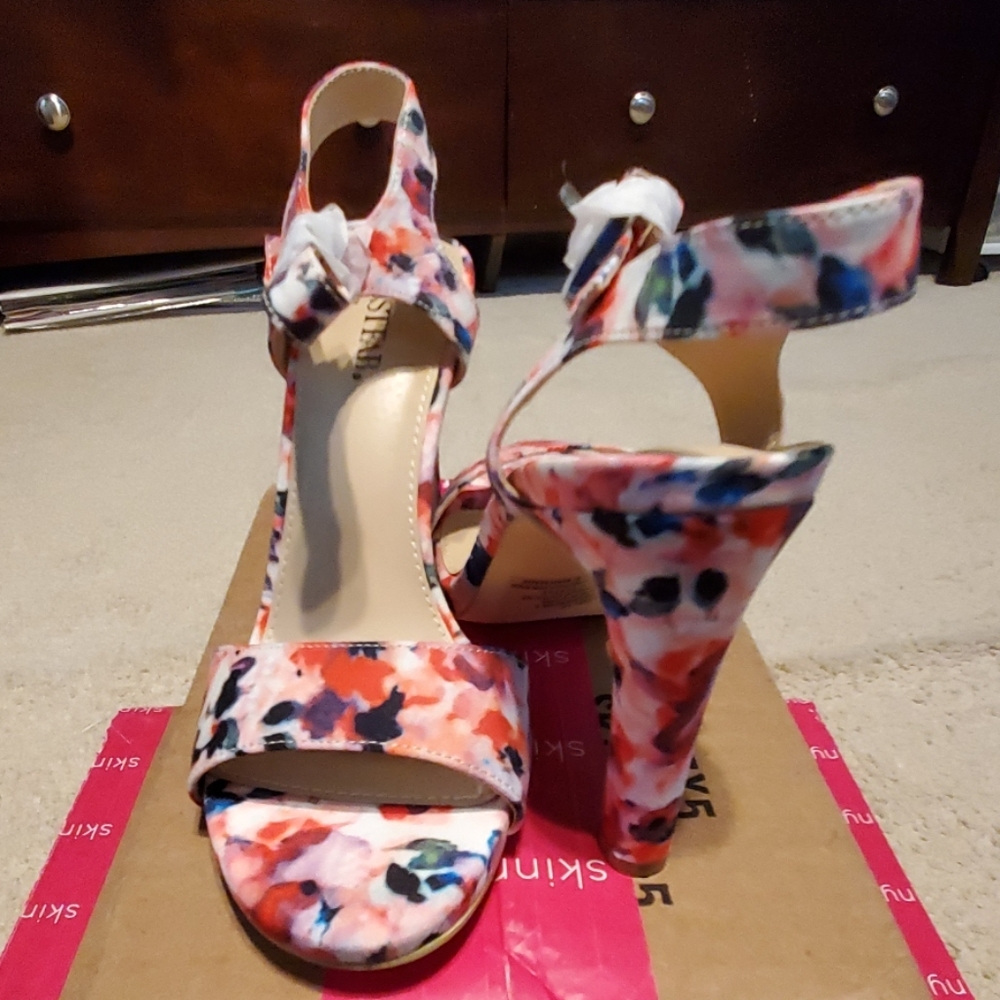 Floral heels - Picture 2 of 3